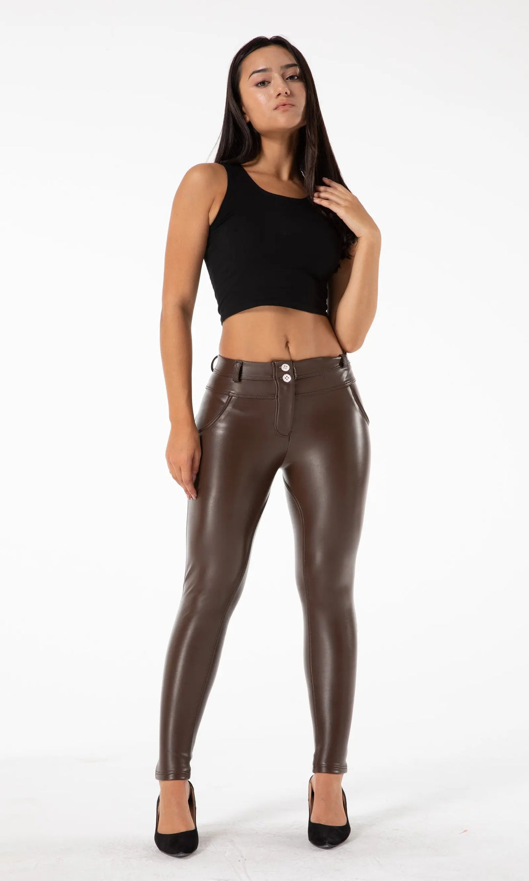 Lederhose MWPants Braun, Po-liftende Push-up-Wirkung, elegant und bequem, perfekte Ergänzung für anspruchsvolle Garderoben