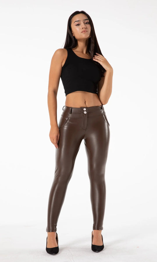 Lederhose MWPants Braun, Po-liftende Push-up-Wirkung, elegant und bequem, perfekte Ergänzung für anspruchsvolle Garderoben