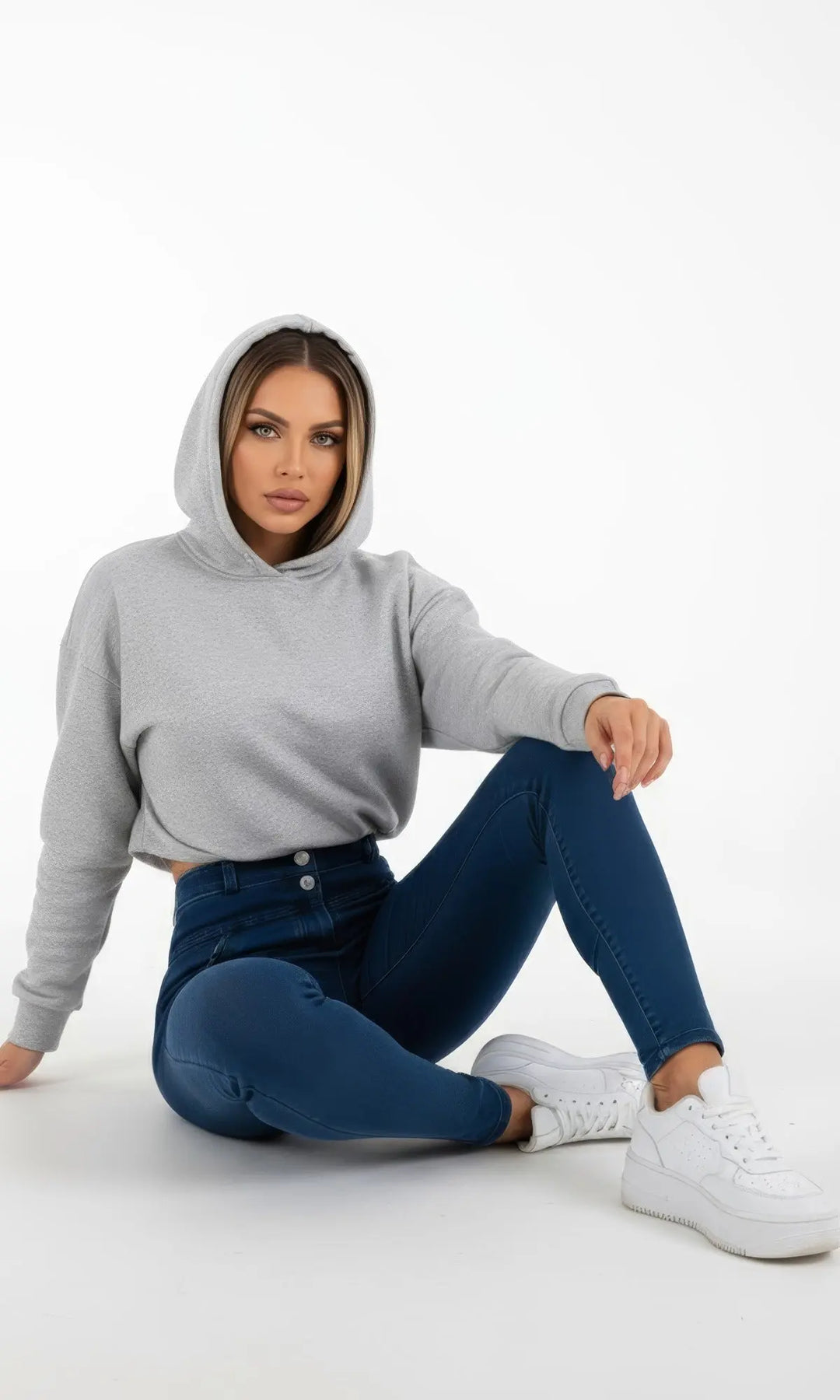 Dunkelblaue MW Damenjeans mit Push-Up-Effekt, figurformend und stilvoll, bringt die Kurven zur Geltung und überzeugt durch zeitloses, modisches Design.