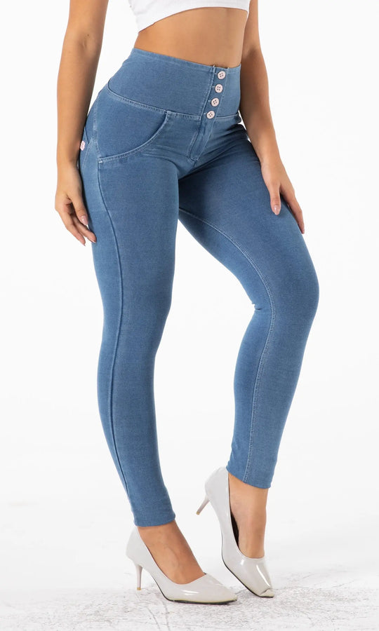 MWPants Push Up High Waisted Jeans in Blau, figure-verbessernd, aufrecht stehend fotografiert