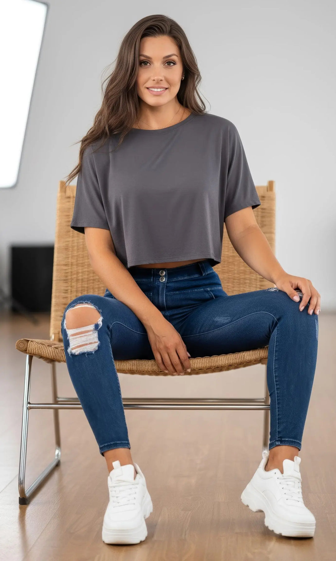 Zerrissene MW Push Up Jeans, blau, modische Damenjeans mit figurformender Passform, verstärktem Push-Up und trendigen Rissen als Highlight für modebewusste Outfits.