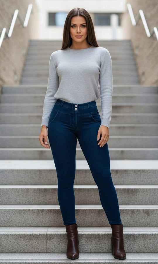 Dunkelblaue MW Push Up Jeans, Damenjeans mit effektvollem Push-Up und figurbetonter Passform, setzt Kurven stilvoll in Szene und ergänzt jede Garderobe modisch.