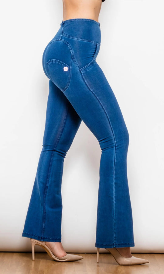 MWPants High Waisted Push Up Jeans, ausgestelltes Bein, Zipper vorne, schmeichelhafte moderne Damenjeans