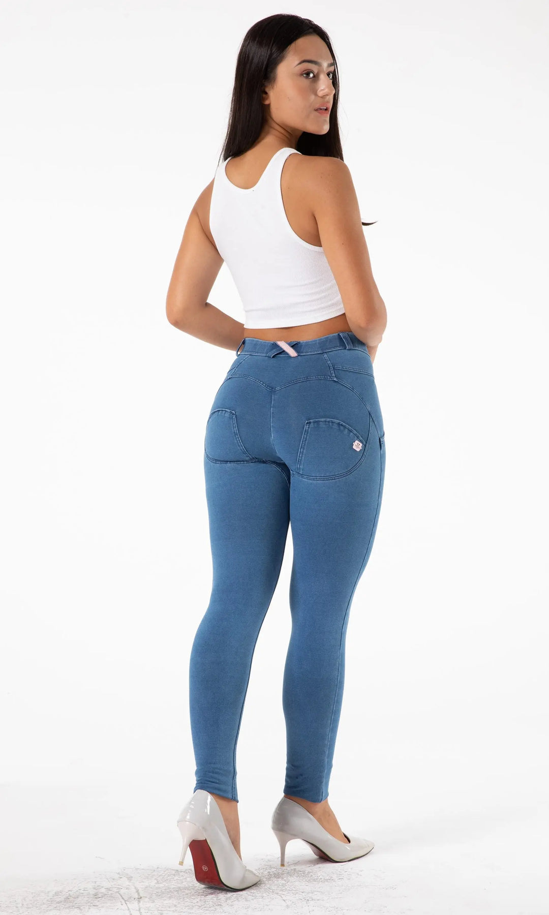 Stylische Damen Push Up Jeans mwpants blau, figurformende Shaping-Jeans, hebt gezielt Po und Hüften, moderne Passform für selbstbewusste, modebewusste Frauen, perfekter Komfort vereint mit trendiger Optik.