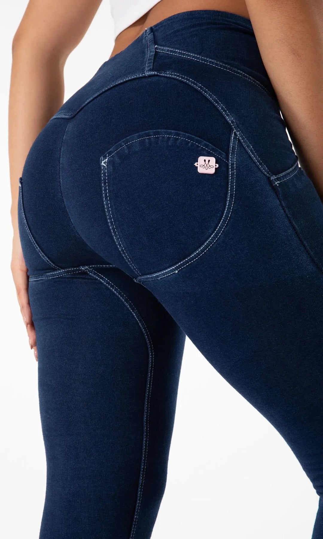 Dunkelblaue High Waisted Push Up Jeans für Damen  bequeme Jeans mit figurbetonter Passform, vielseitig zu kombinieren