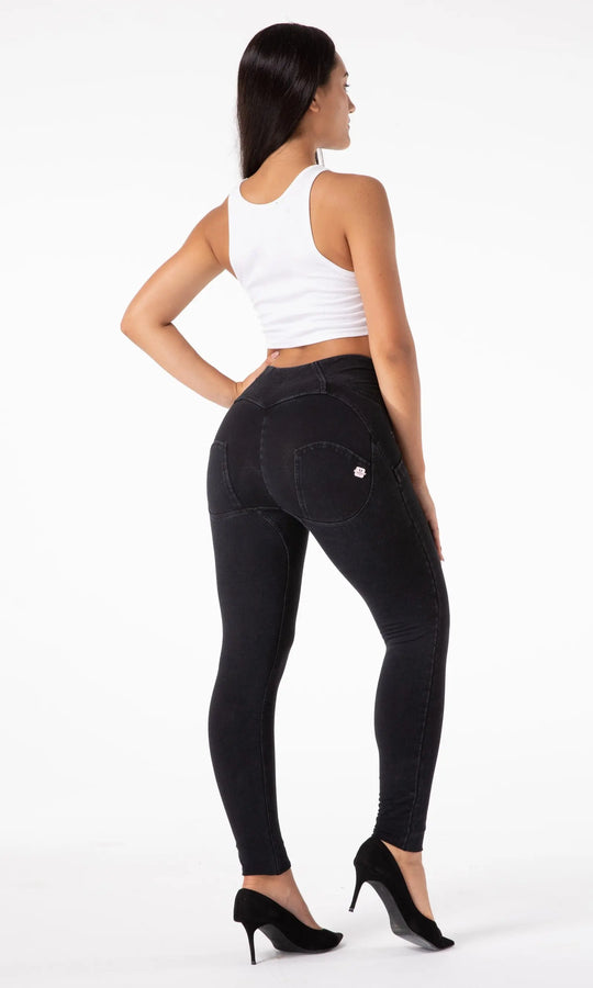 Schwarze MW zipper Push Up Damenjeans, High Waist – stylishe, hochwertige Jeans für einen attraktiven und schmeichelhaften Look