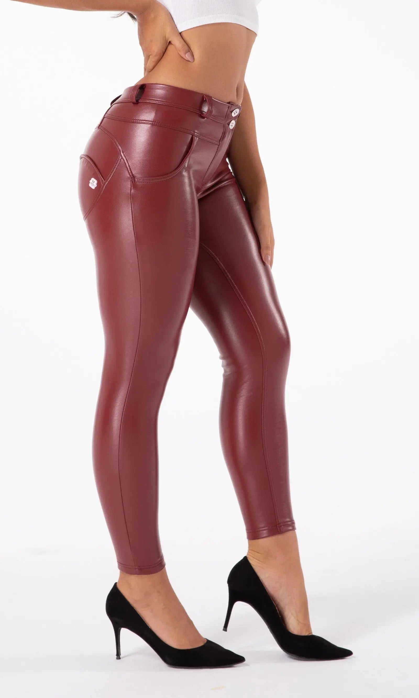 MWPants Pu-Lederhose in Weinrot mit Push-Up-Effekt und warmem Futter – stilvolle, figurbetonte Damenhose