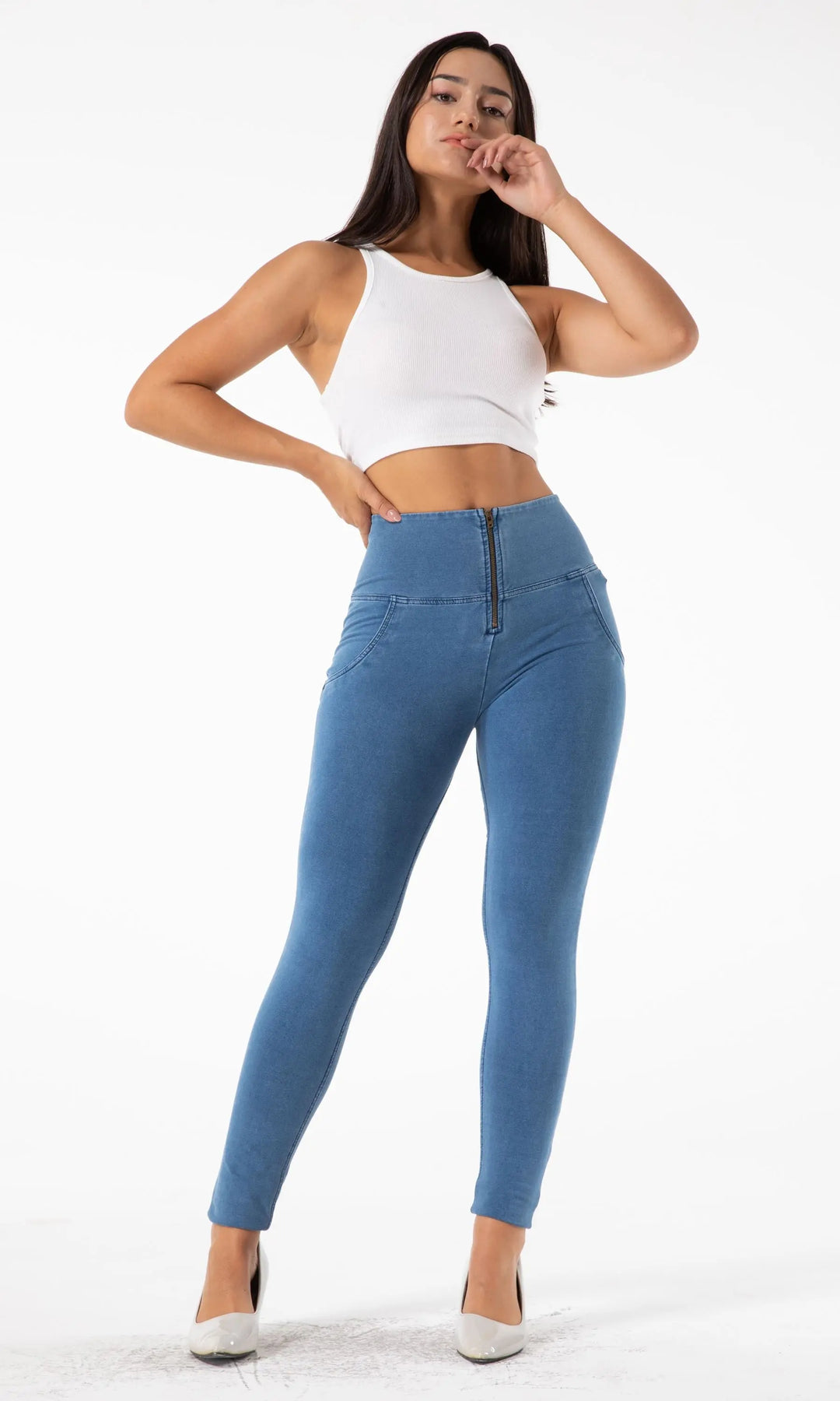 High waisted MW Push Up Damen Jeggings, blau, betont Taille und Hüften, kombiniert Push-Up-Effekt mit angesagtem modernen Design und figurformender Passform.