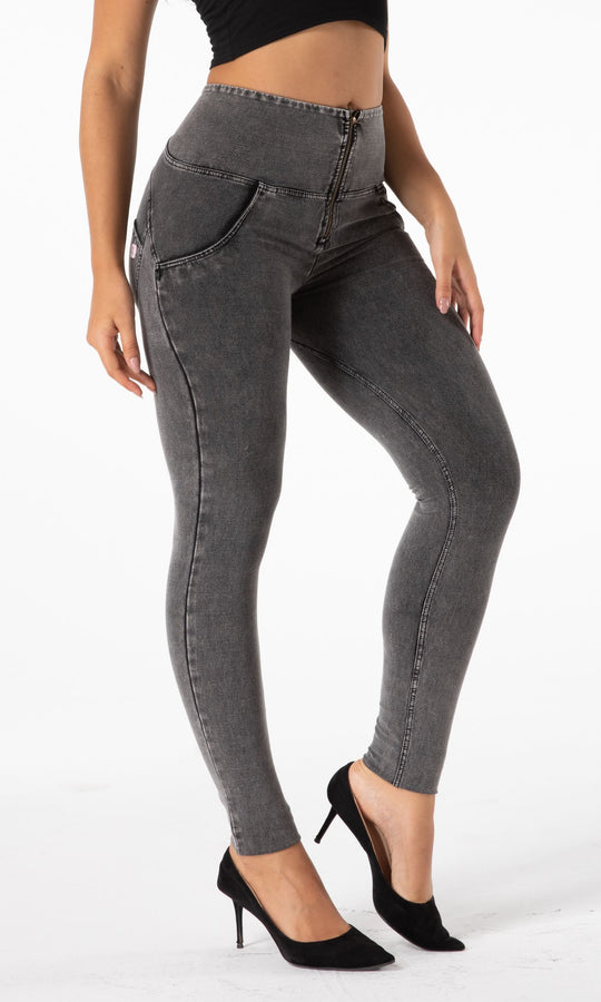 MW zipper Damen Push Up High Waisted Jeans in Grau  figurformende, moderne Damenjeans mit hoher Taille und angesagtem Farbton