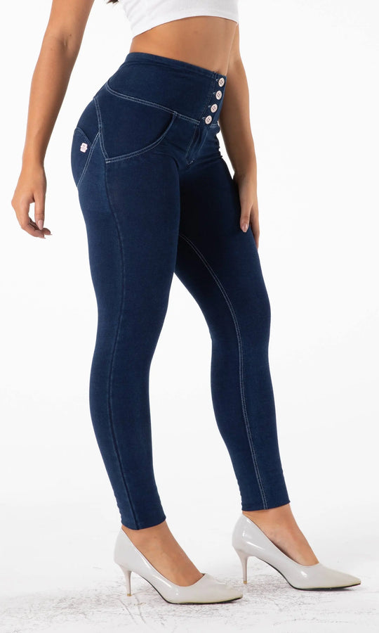 Damen Push Up High Waisted Jeans in Dunkelblau figurformende, moderne Jeans mit hoher Taille und tiefblauer Farbe