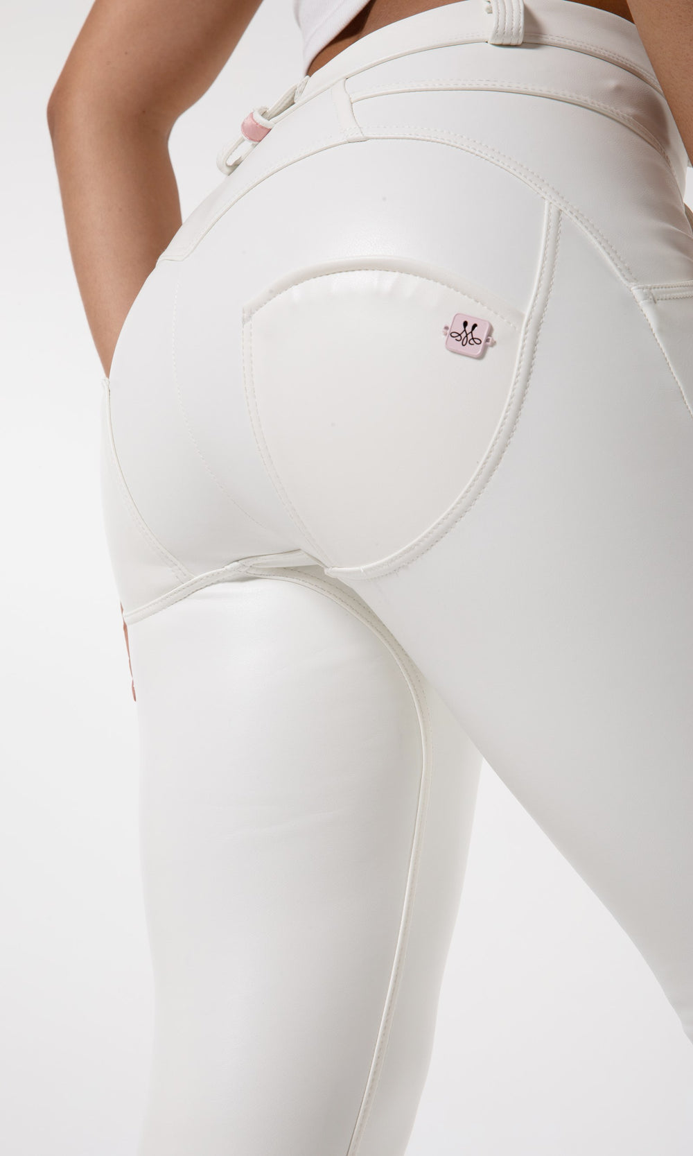 MWpants Damen Push Up Lederhose in Weiß Hochwertig, schmeichelhaft und vielseitig kombinierbar