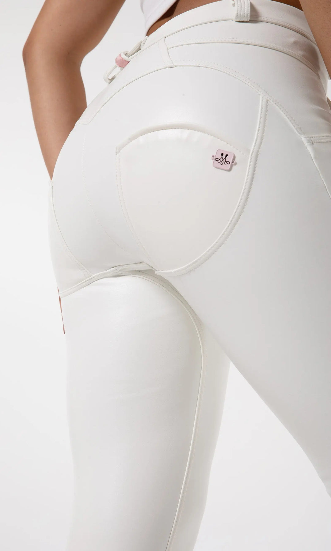 MWpants Damen Push Up Lederhose in Weiß Hochwertig, schmeichelhaft und vielseitig kombinierbar