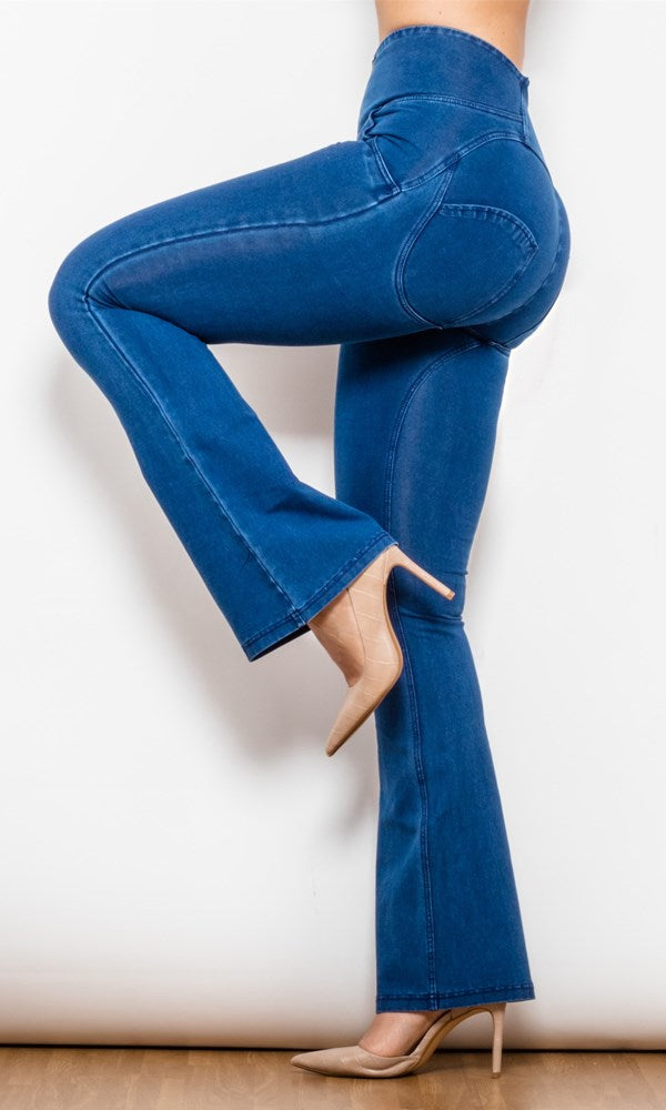 Dunkelblaue Push-Up Flared Jeans – Stilvoll, komfortabel und kurvenbetonend für einen selbstbewussten, modischen Look