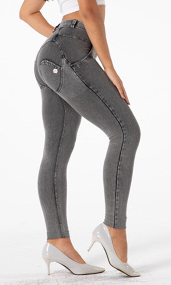 MW Push-Up Jeans in Grau – Stylische Jeans, die deine Kurven betonen. Zeige Selbstbewusstsein und strahle stolz in jedem Look!