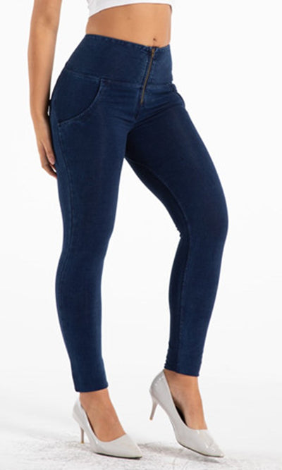 Push-Up Jeans High Waist in Dunkelblau – betone deine Kurven mit einem schmeichelhaften Schnitt und erlebe Komfort und Stil für jeden Anlass.