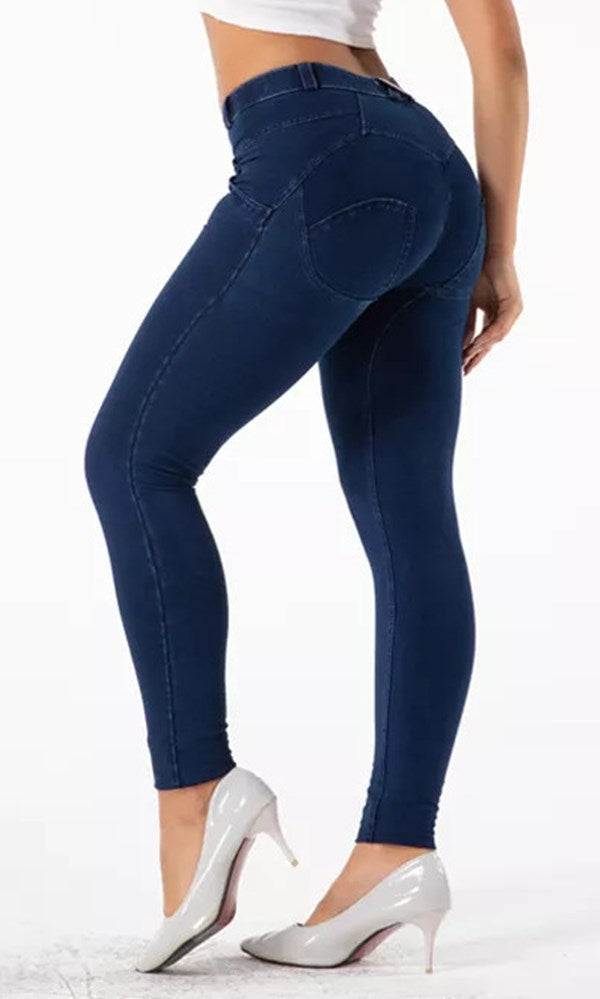 Finde die perfekten Push-Up Jeans in Dunkelblau! Sie betonen deine Kurven optimal, sorgen für erstklassigen Komfort und verleihen deinem Look das gewisse Etwas – für einen unvergesslichen Eindruck!