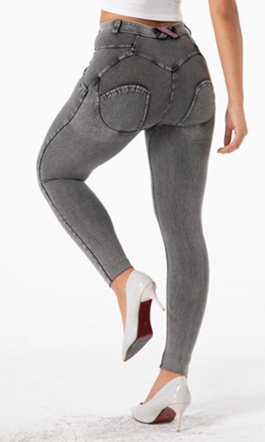 MW Push-Up Jeans in Grau – Die perfekte Jeans, um deine Figur zu betonen. Fühle dich selbstbewusst und stolz in jedem Outfit!"