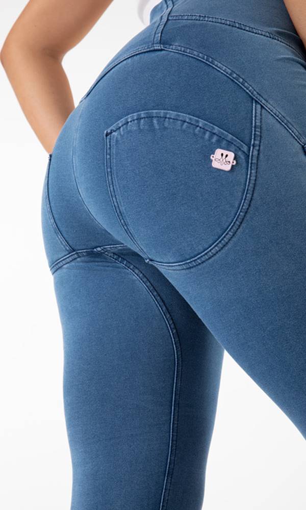 Finde deine perfekten Damen Push-Up Jeans: für einen schmeichelhaften Look und volles Selbstbewusstsein! Liebe deine Lieblingsmode – strahle in jeder Situation!