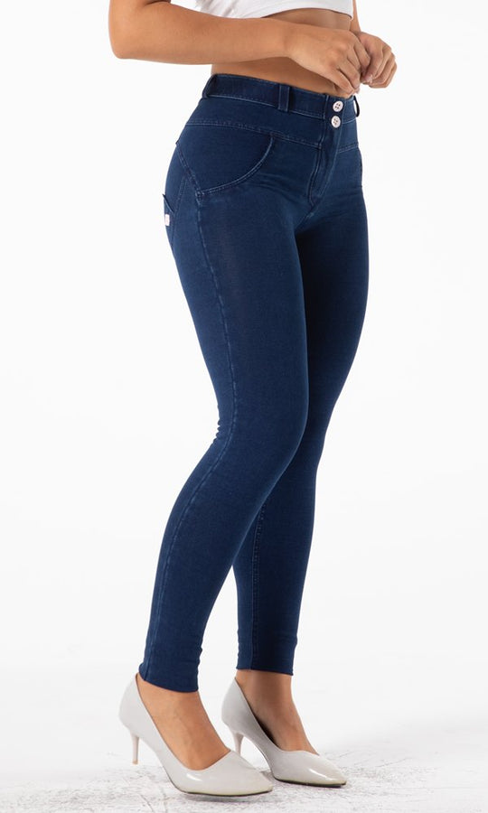Finde die idealen Push-Up Jeans in Dunkelblau! Sie formen deine Kurven perfekt, sorgen für erstklassigen Komfort und verleihen deinem Outfit eine besondere Note – für einen Auftritt, der in Erinnerung bleibt!
